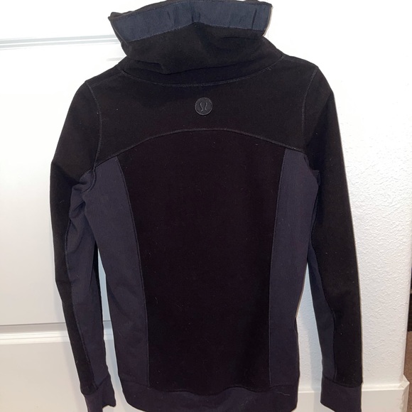 Lululemon QuarterZip Jacket - Picture 2 of 4